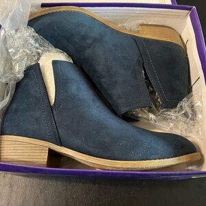 Navy booties-Size 7.5-New